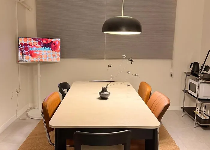 'Gwanak Stay' - Line 2 Direct Gangnam, Hongdae, Seongsu - Max 6, Entire House *