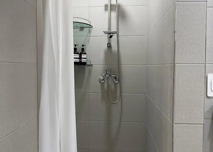 'Gwanak Stay' - Line 2 Direct Gangnam, Hongdae, Seongsu - Max 6, Entire House *